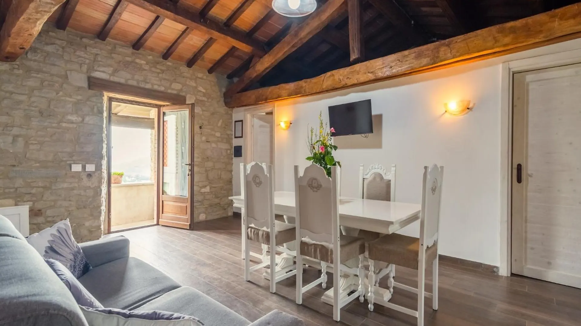 Semesterbostad Beautiful Apartment In Sestino With Garden Italien